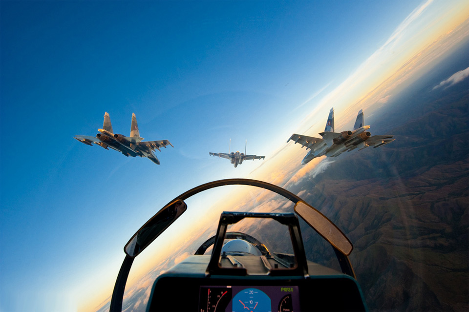 http://theaviationist.com/wp-content/uploads/2012/02/fighter-aircrafts-formation.jpg