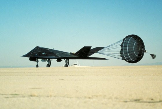 http://theaviationist.com/2014/01/20/f-117-black-chute/