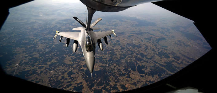 F-16 AV refuel over Estonia 3