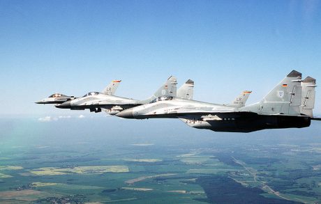 MiG-29_Luftwaffe_F-16C_USAF_1996
