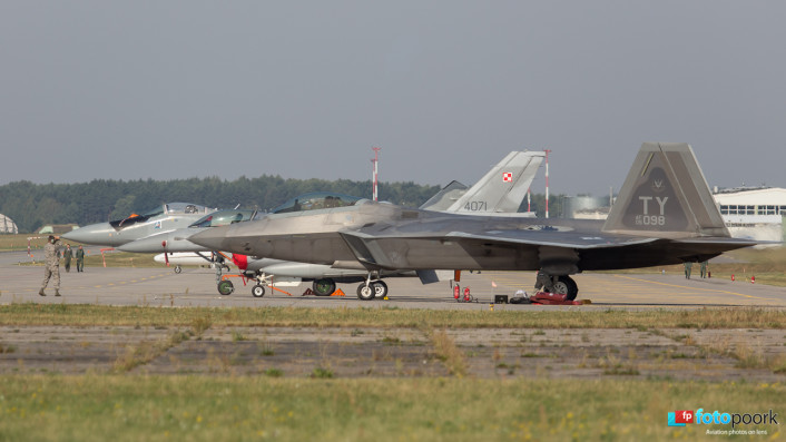 F-22s in Poland_08