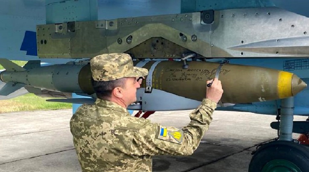 Photo Of US-Supplied JDAM-ER Bomb Carried By Ukrainian Su-27 Flanker Emerges