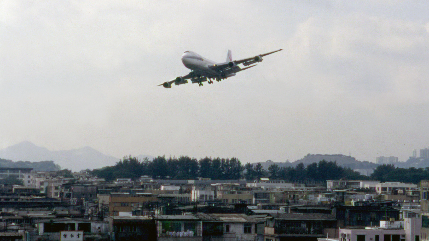 Kai Tak Thrilling Approach - The Aviationist