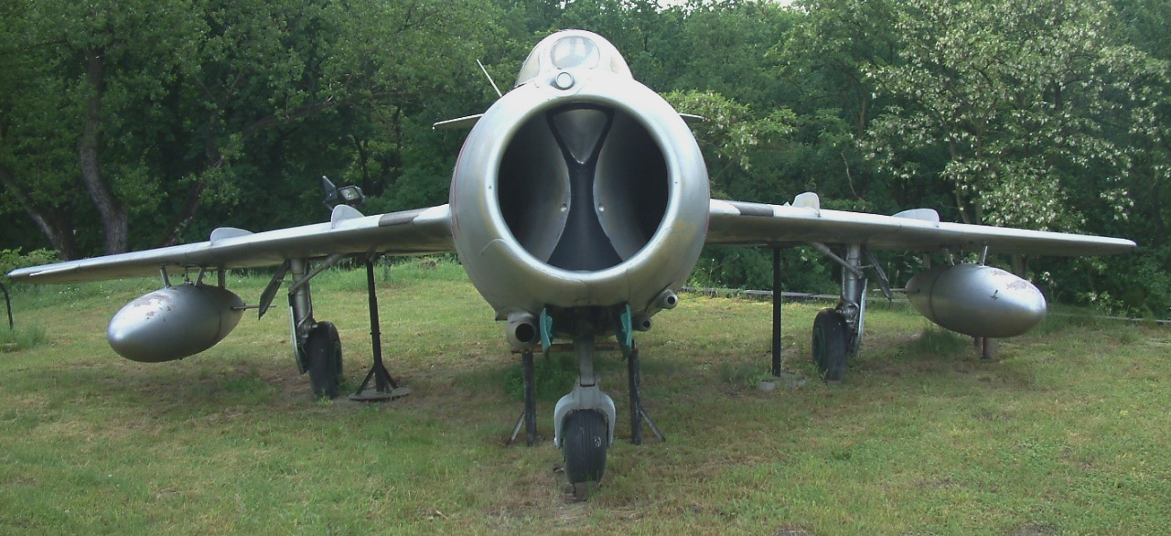 MiG-15_front