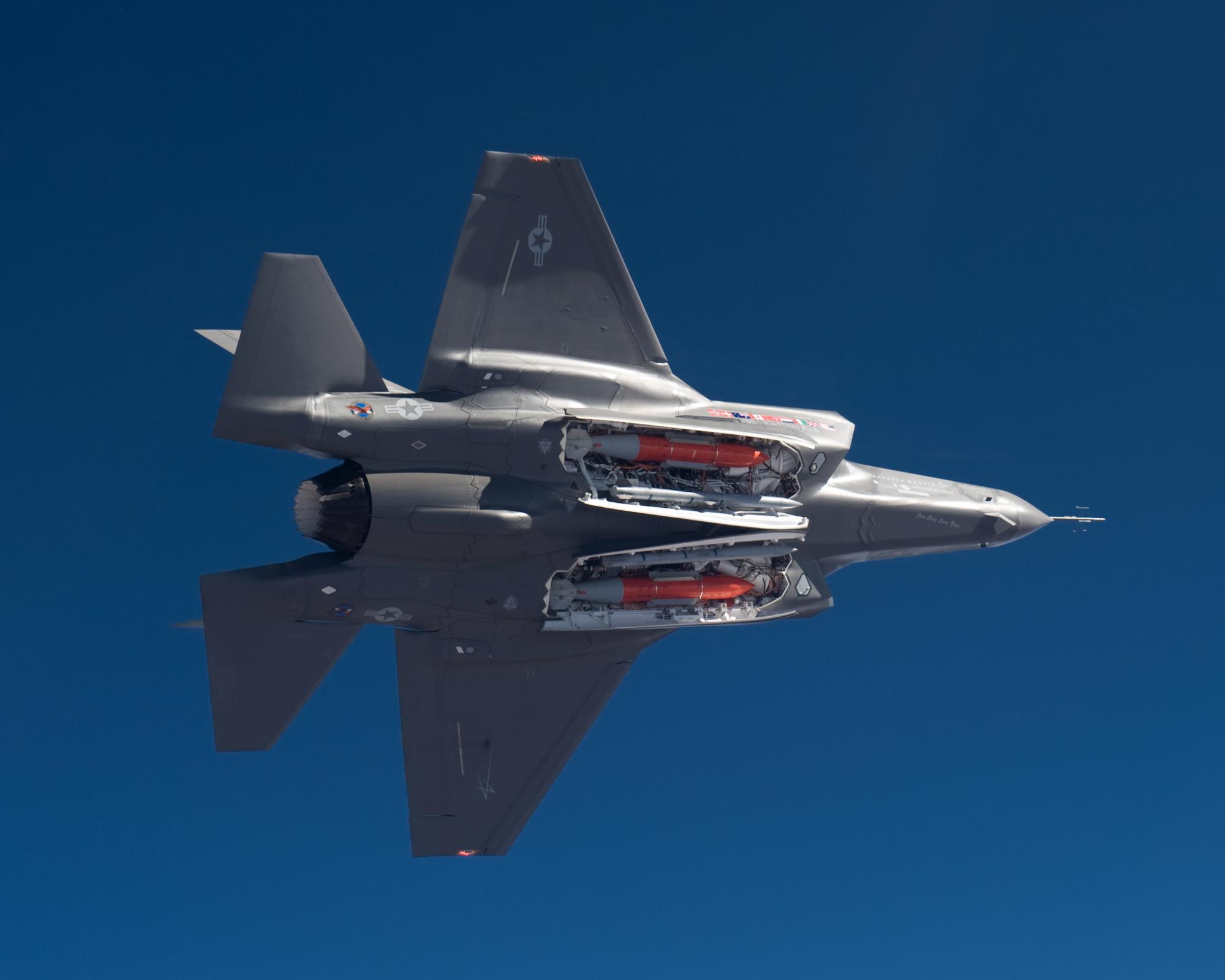 never-seen-before-f-35-s-centerline-gun-pod-unveiled-the-aviationist