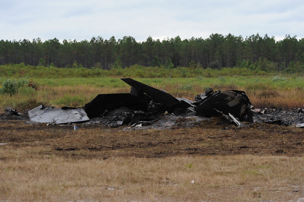 Photo: This Is What Remains Of A 150 Million Usd Stealth Fighter Plane Crashed In Florida - The ...