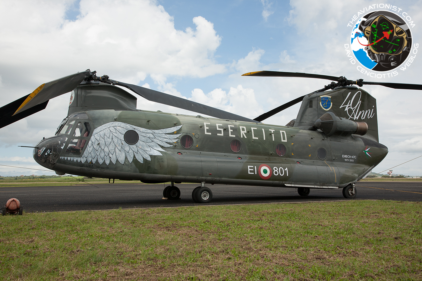 Special colored CH-47 Chinook helicopter to celebrate the 40th ...