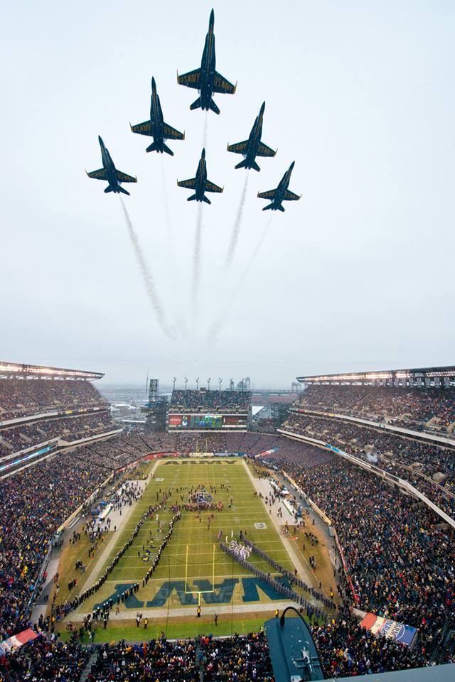 The impressive sight of the Blue Angels flyover at the NCAA ArmyNavy