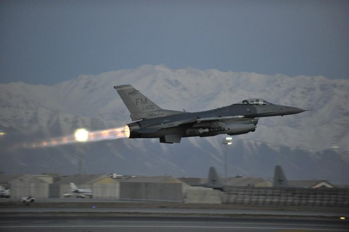 F-16 Makos takeoff