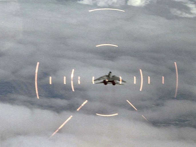 F-14A_Tomcat_in_head-up_display_c1988