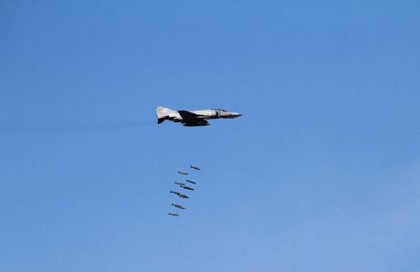 Photo shows Greek F-4 Phantom drop 12 bombs in Vietnam-style attack ...