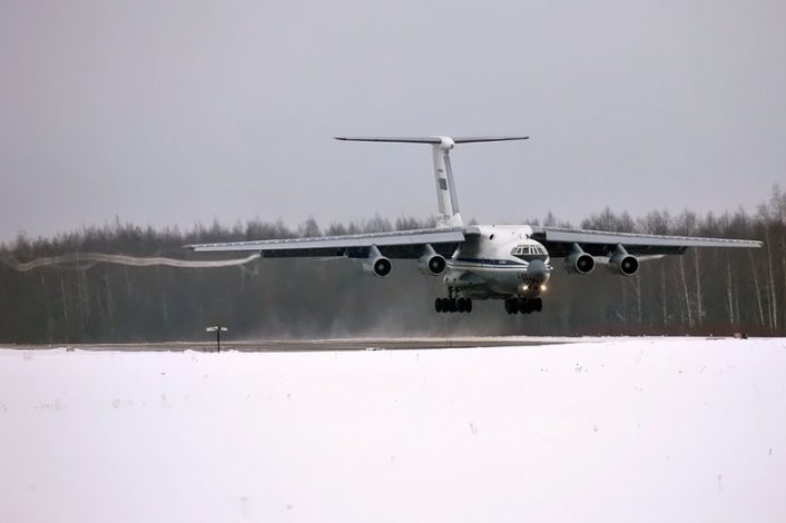 الدعم الجوي القريب في بيئات العمل المتطورة Il-76-landing-706x470