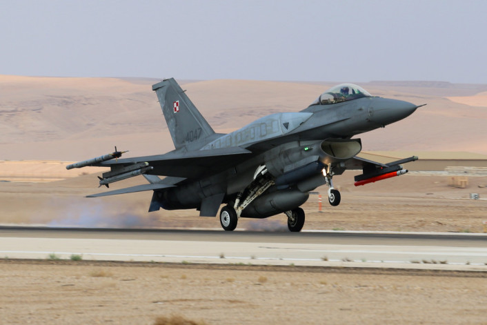 Polish Air Force F-16 landing
