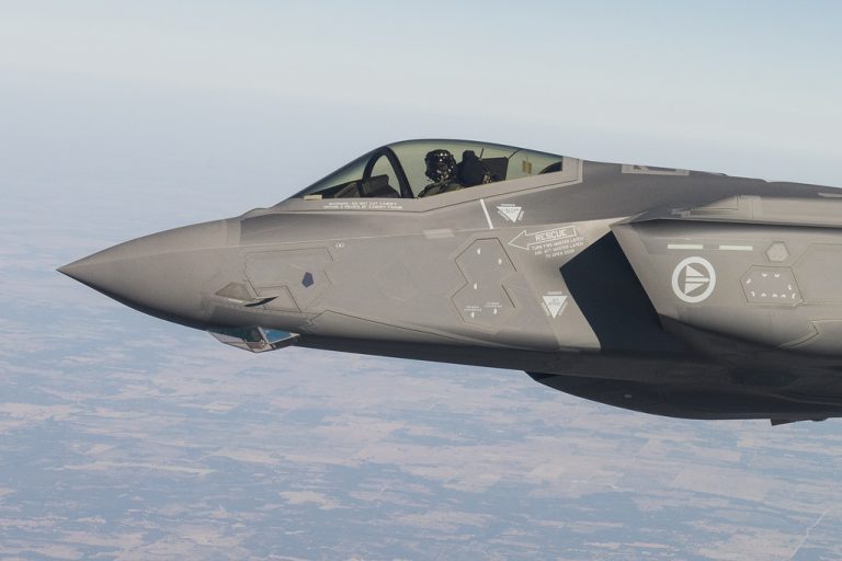 Fantastic air-to-air shots of the first Norwegian F-35 during test ...