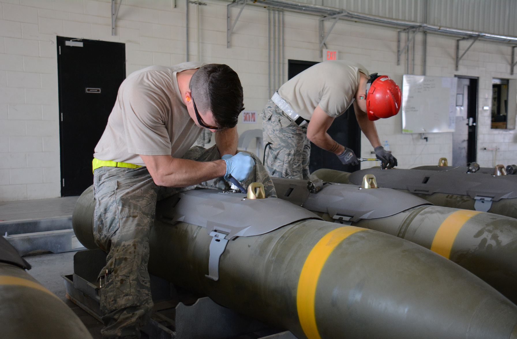 Munitions airmen build GBU-31 JDAM bombs for ISIS Air War at record ...