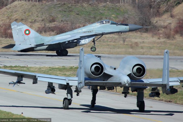 Bulgarian Air Force Su-25 and US A-10 train together 2