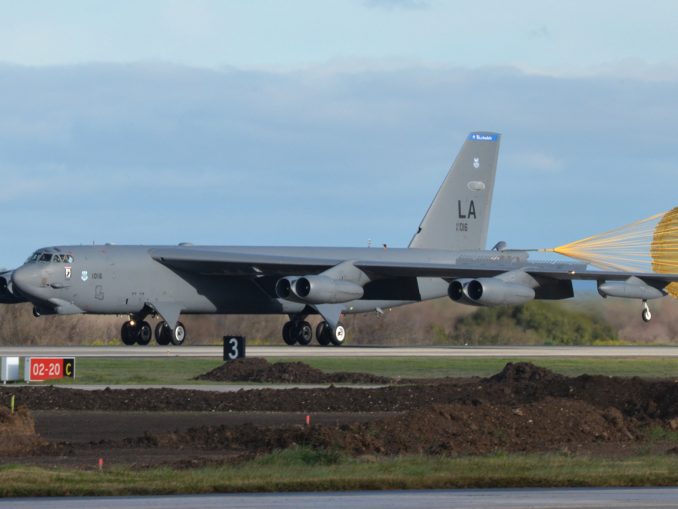 [Photo] B-52 bomber welcomed by water cannons at Guam - The Aviationist