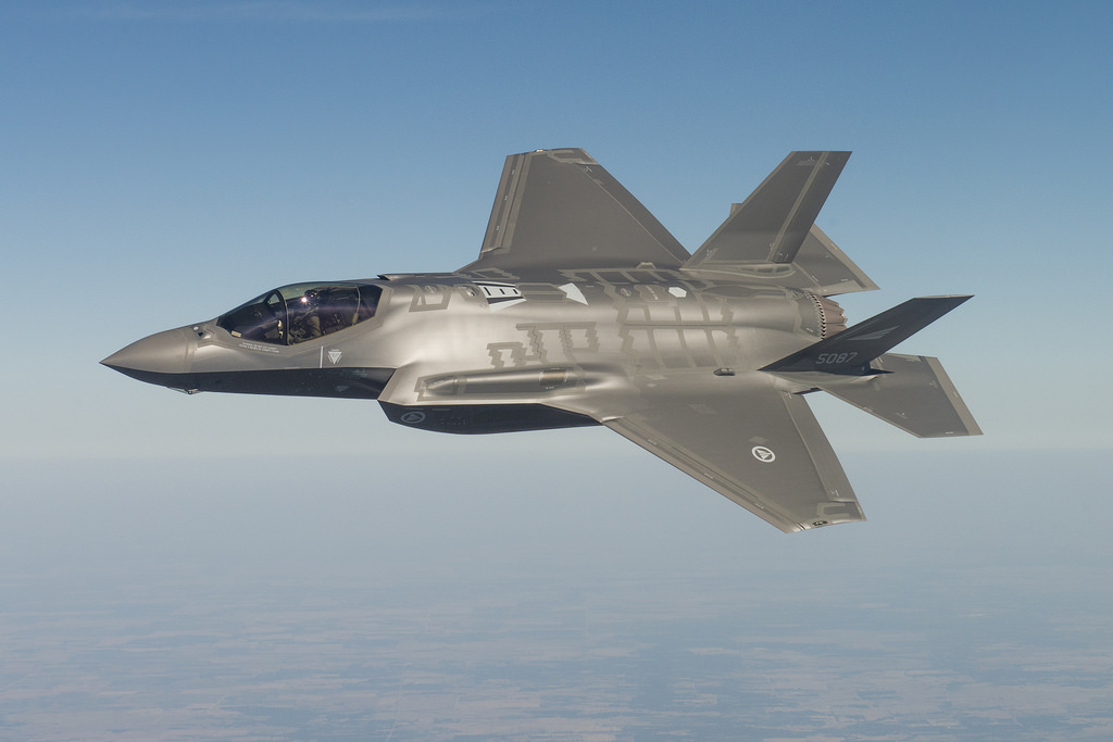 "لوكهيد مارتن" ستورد 27 طائرة مقاتلة نوع F-35 للدنمارك بقيمة 3 مليارات دولار RNoAF-F-35-maneuvering