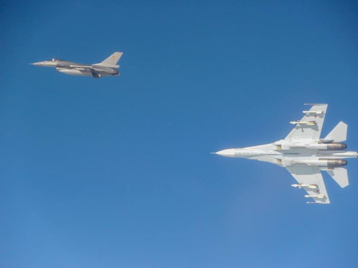F-16 vs Su-27