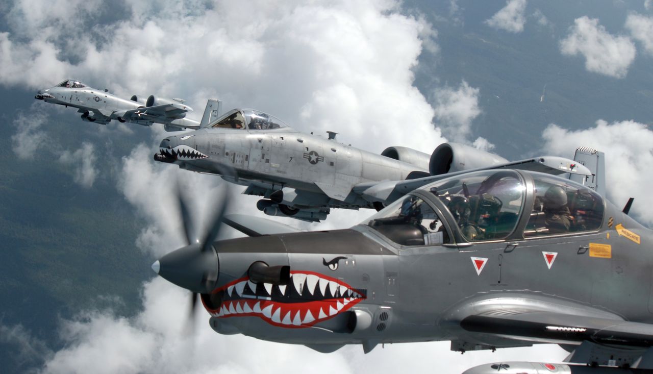 El dato secreto de la visita de Temer: 24 aviones Super Tucano - Página 3 Sharkmouths