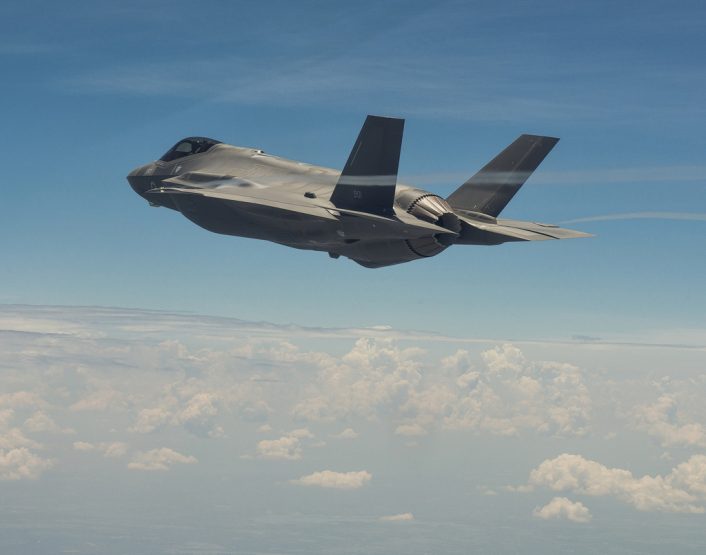 [Photo] Navy's first F-35C production model (in cool high-visibility ...