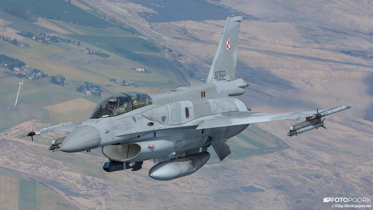 F-16-air-to-air.jpg