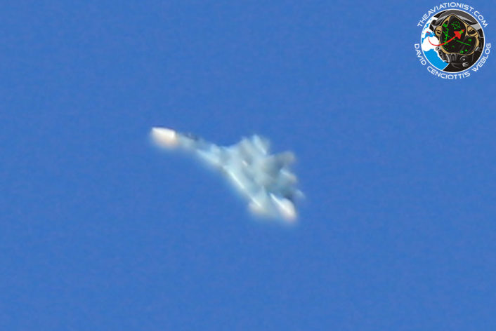 Su-27-turning-left-towards-the-camera.jp