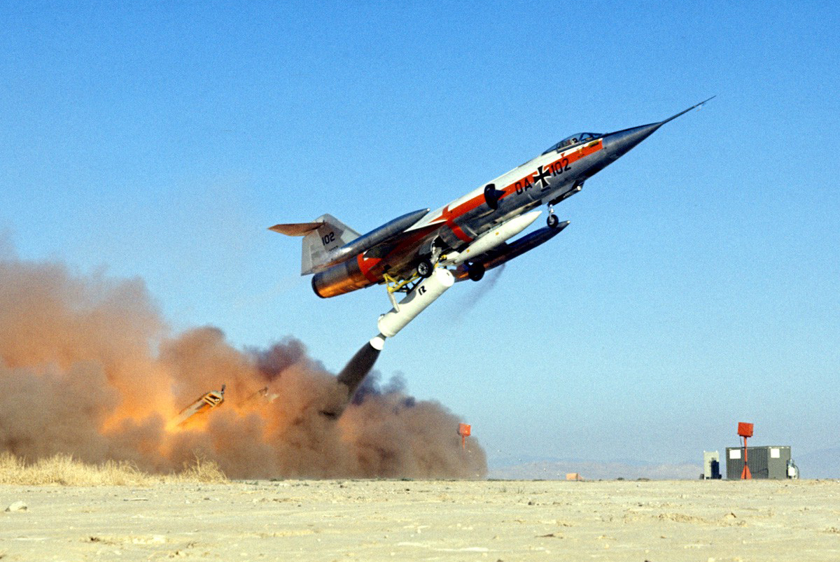 That Time the Luftwaffe Experimented with a Rocket-Launched F-104G  Starfighter - The Aviationist
