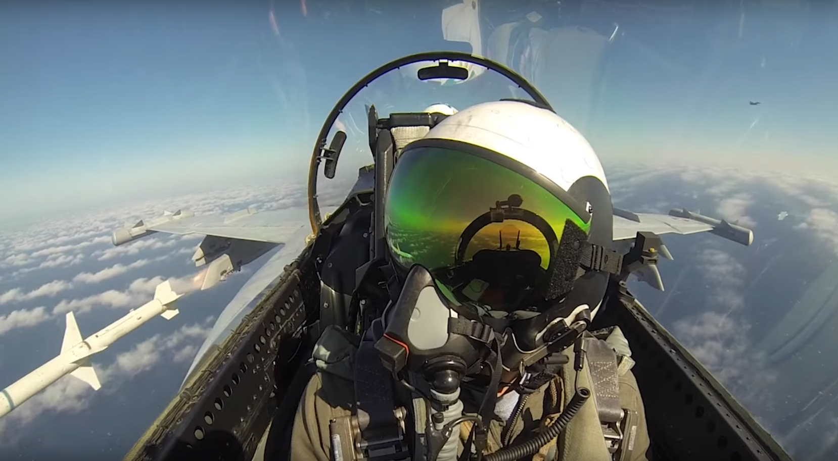 Take A Look At This JawDropping Photo Of An EA18G Growler Thundering