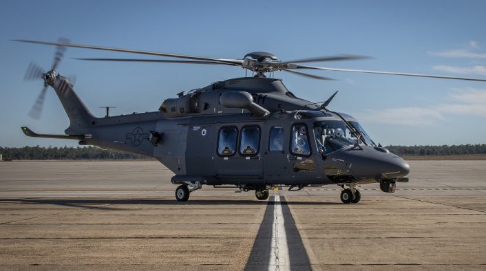 A Quick Look at the Boeing C-32A Flying as Air Force 2 Into Detroit And ...