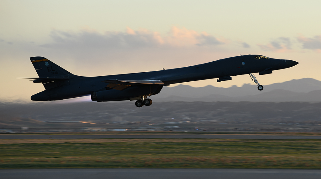 U.S. B-1 Bombers Conduct 32-hour Round-Trip Mission To South China Sea ...