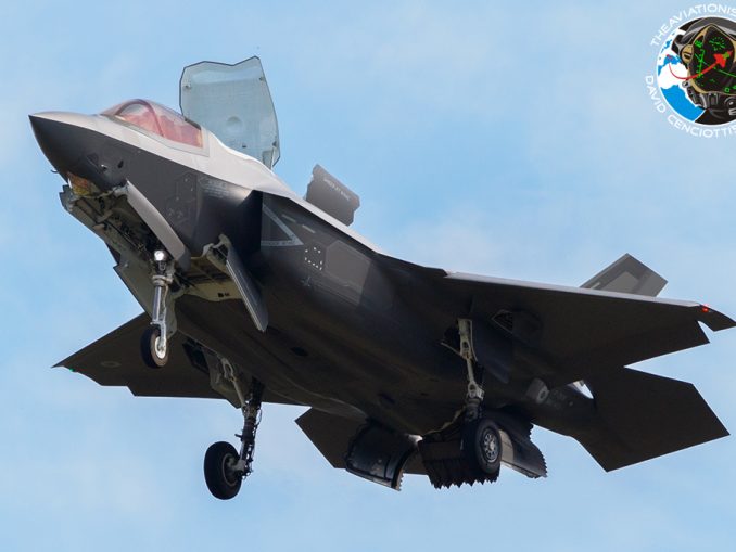 [Photo] M-346 Advanced Jet Trainer flies with three fuel tanks - The ...