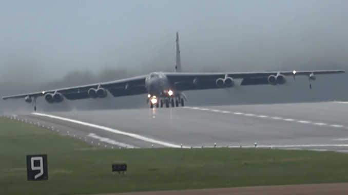 Watch This Incredible Video Of The B-52's Steerable Dual-Bicycle Gear At  Work During A Crosswind Take Off - The Aviationist Website