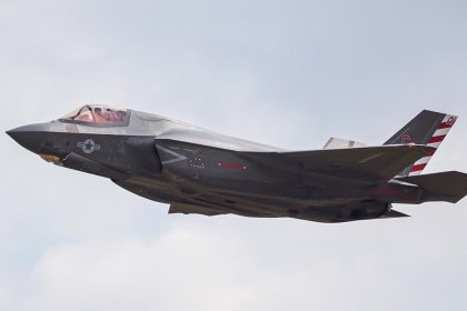 USMC F-35B embark HMS Queen Elizabeth