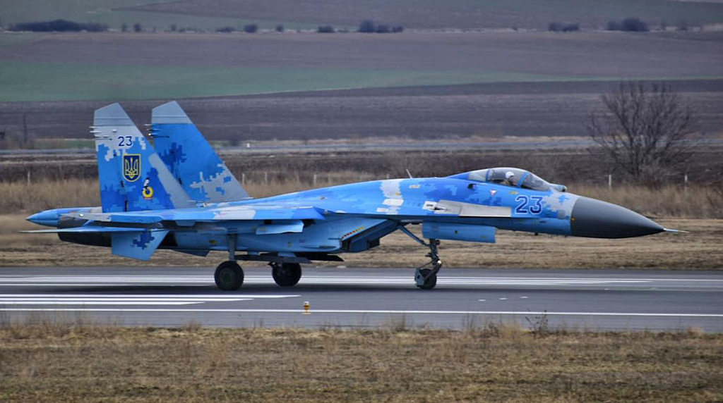 Photo] Ukrainian Air Force Su-27 Flanker heavily armed for Combat