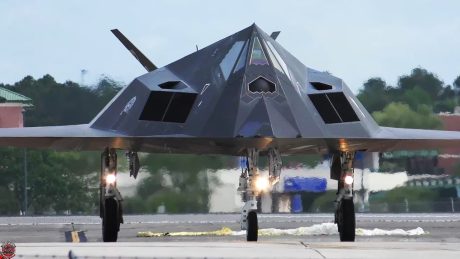 Enjoy This Epic Footage Of The F-117 Nighthawk Taking Part In An ...