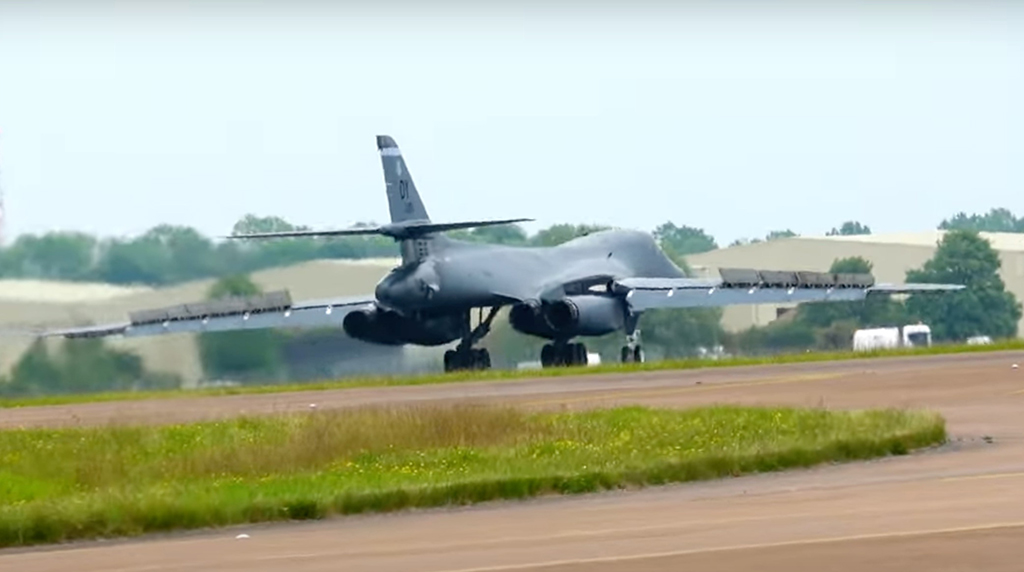 Watch A B-1 Lancer Bomber Abort Take Off From RAF Fairford