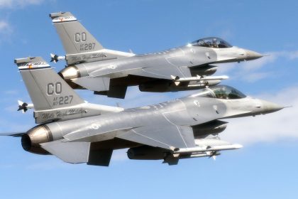 F-16 cracks