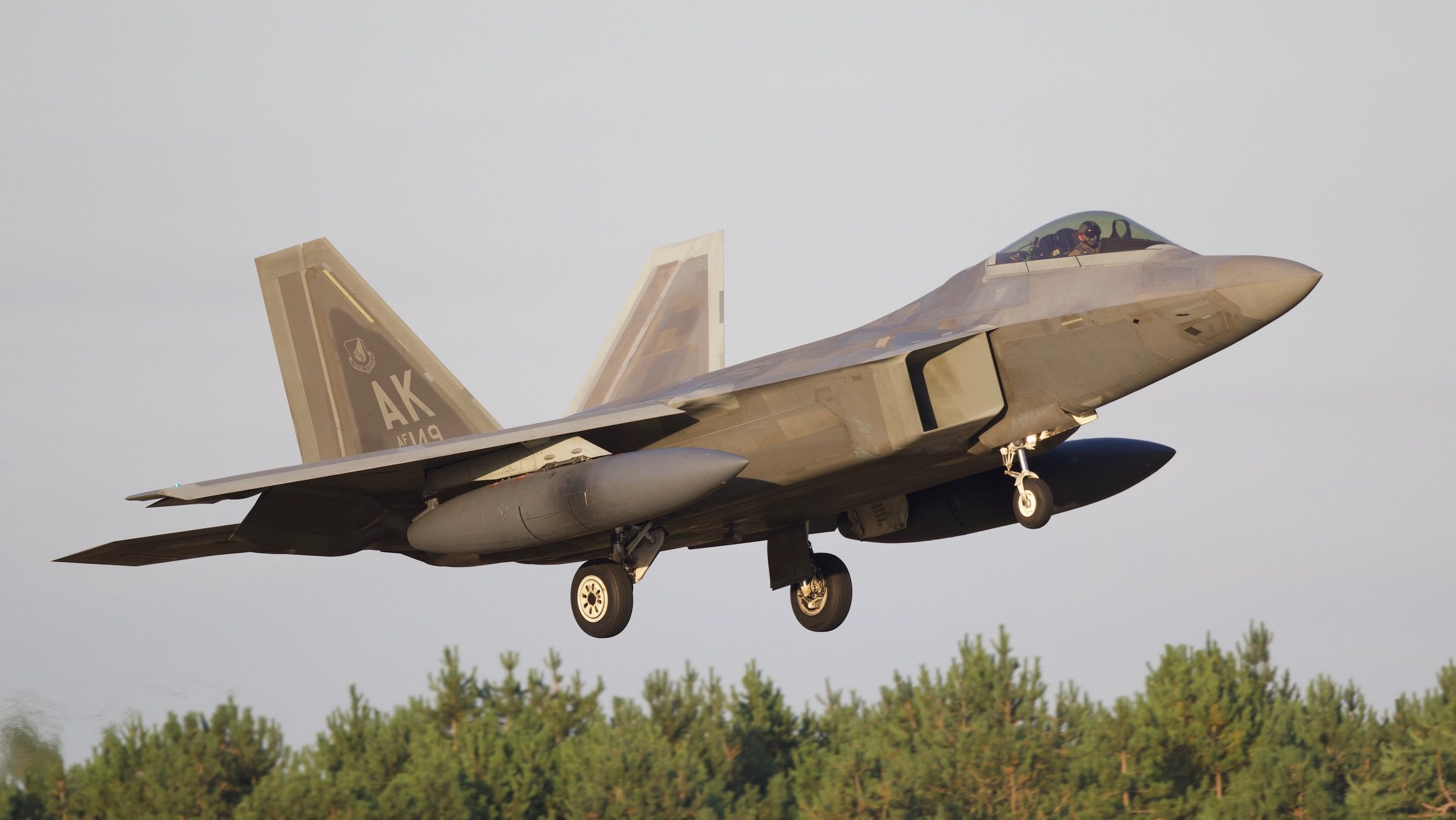 Alaskan F-22 Raptors Are Deploying To The Middle East Amid Growing ...