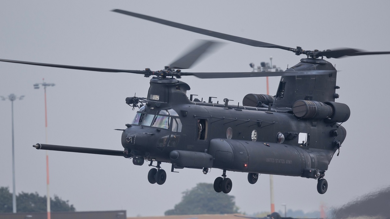 Distinctive MH-47G Chinooks from U.S. Army 160th SOAR ‘Night Stalkers ...