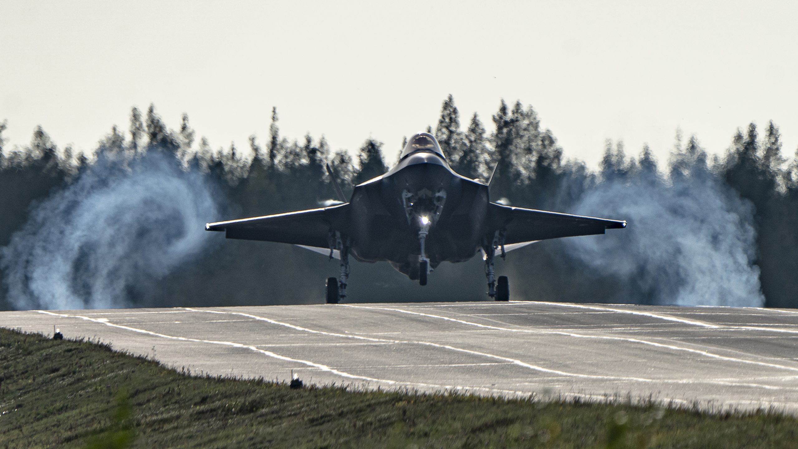 U.S. F-35A Jets Land On A Highway Strip In Finland For The First Time