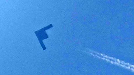 Photographer Captures Cool Shot Of B-21 Raider Stealth Bomber During Test Flight