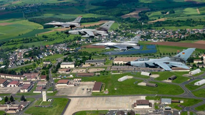 The four-ship formation of F-16 and Tonkas