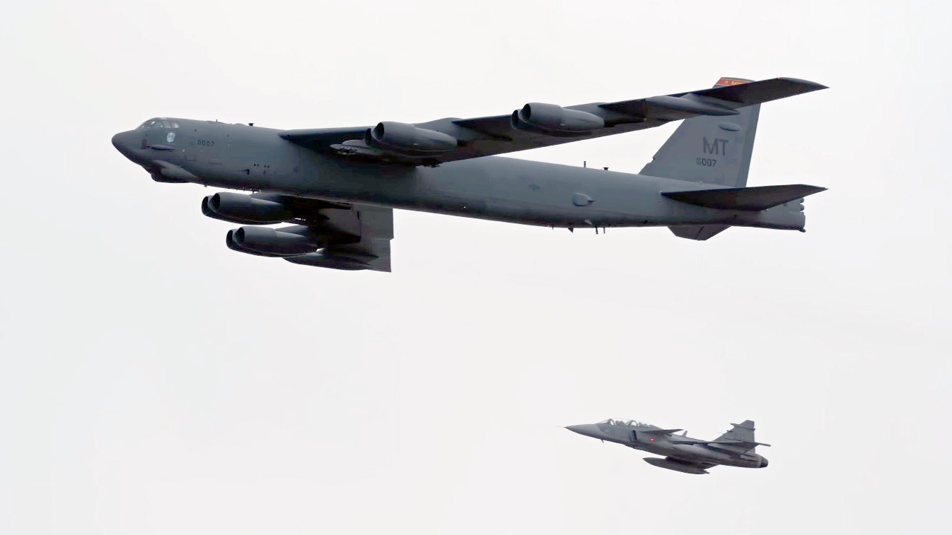 B-52s Conduct Live Weapons Drop and Flyover in Sweden, Marking the Nation’s First Year in NATO