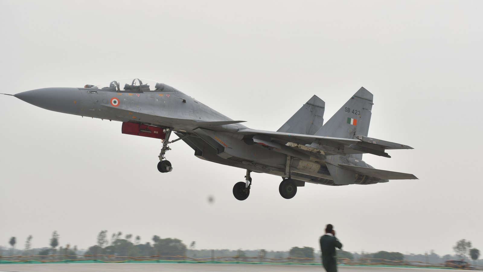 Indian Air Force Fighters Operate from Highway Amid Mounting Tensions with Pakistan
