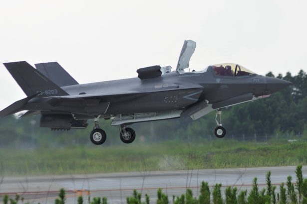 Japanese F-35Bs Arrive to Nyutabaru