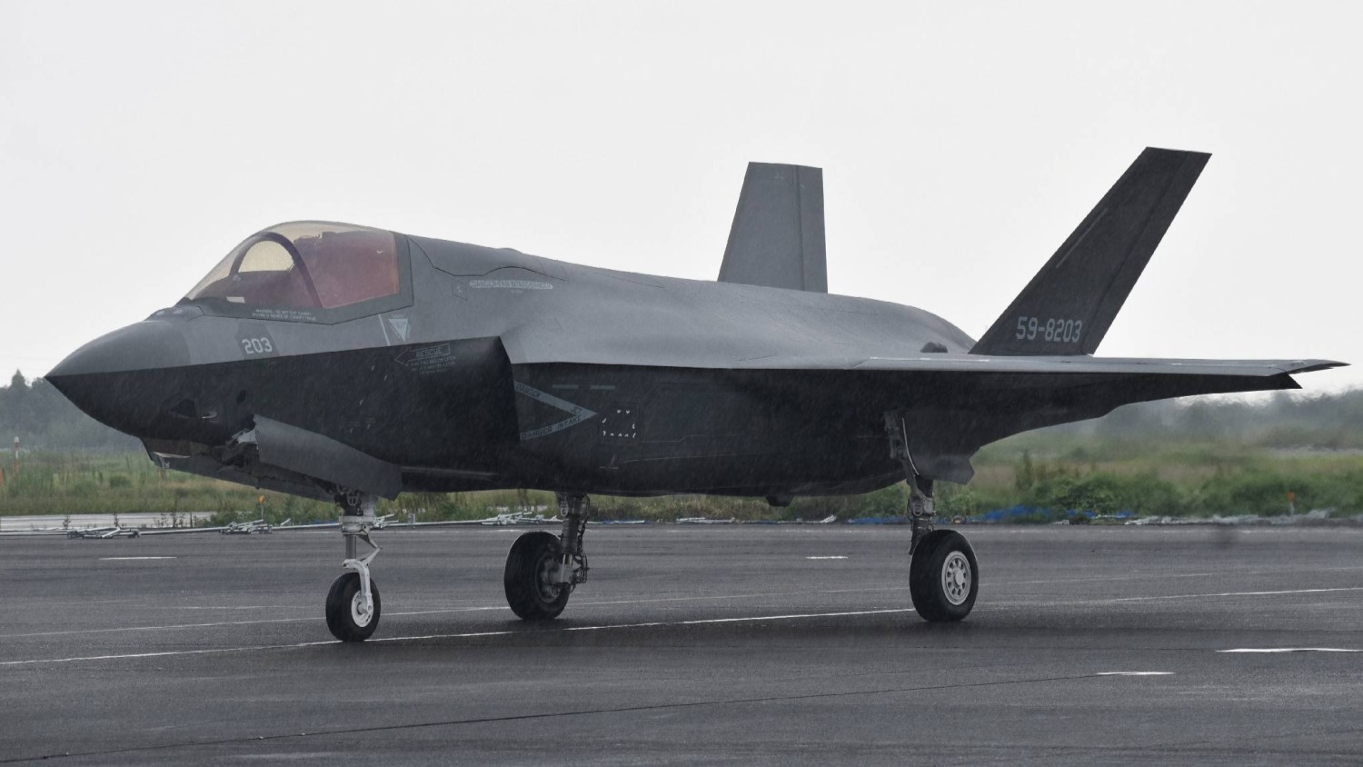 Japan begins F-35B training flights