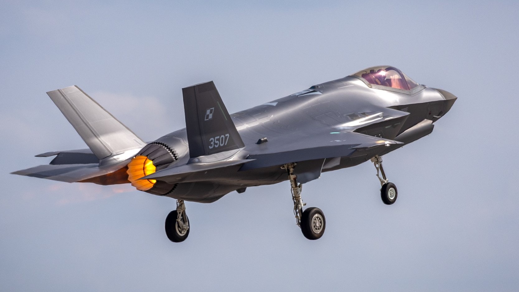 Poland Signs $500 Million Contract for AIM-120D-3 AMRAAM Missiles