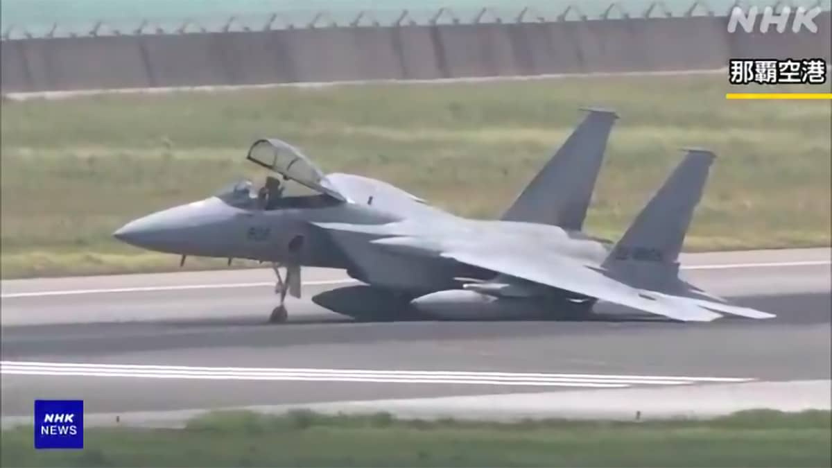 JASDF F-15’s Landing Gear Collapses on Landing at Naha Airport